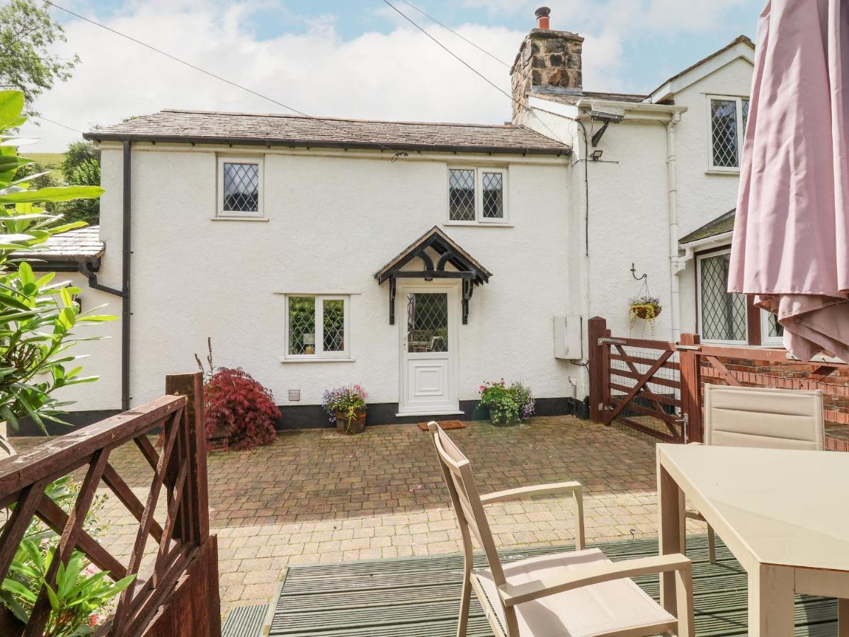 The Little White Cottage Llanferres Exterior foto