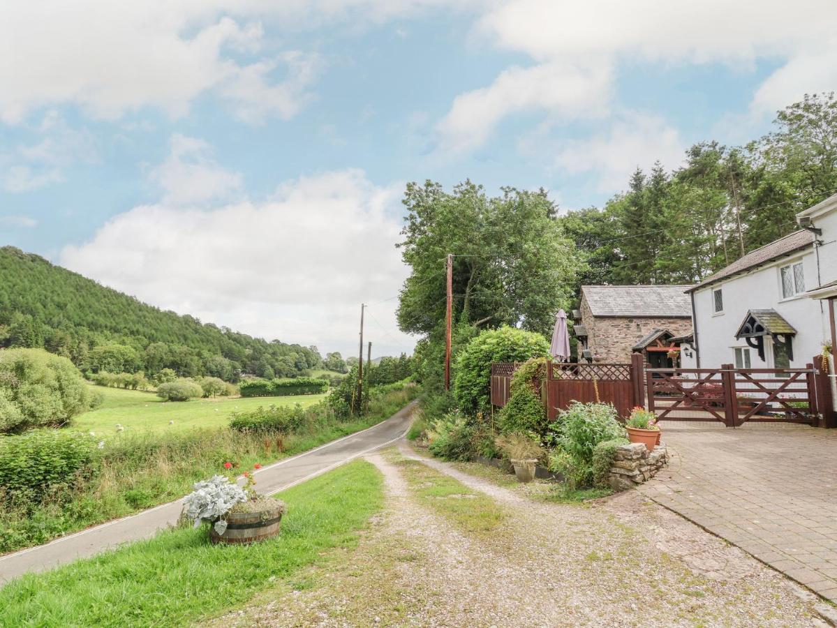 The Little White Cottage Llanferres Exterior foto